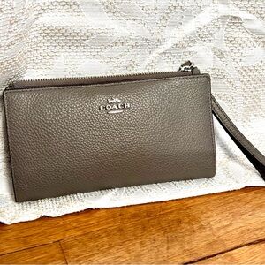 Coach Pebbled Leather Wristlet Wallet in Gray